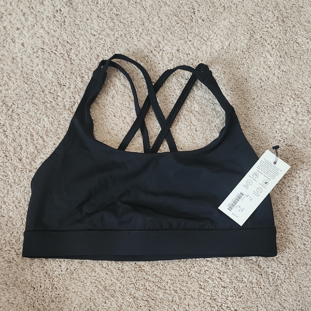Elegant Black Cross-Back Sports Bra